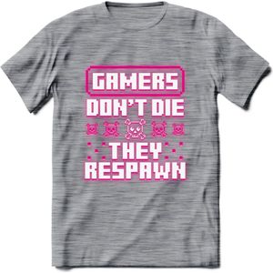 Gamers don't die pixel T-shirt | Neon Roze | Gaming kleding | Grappig game verjaardag cadeau shirt Heren – Dames – Unisex | - Donker Grijs - Gemaleerd - M