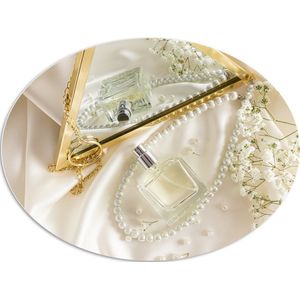 PVC Schuimplaat Ovaal - Spiegel - Parfum - Ketting - Bloemen - 108x81 cm Foto op Ovaal (Met Ophangsysteem)
