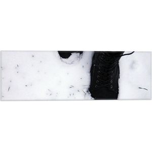 Vlag - Zwarte Laarzen in de Sneeuw - 60x20 cm Foto op Polyester Vlag