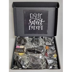 Drop Box - | Box met 9 verschillende populaire dropsoorten en Mystery Card 'Enjoy the Sweet Moment' met geheime boodschap | Verrassingsbox | Snoepbox