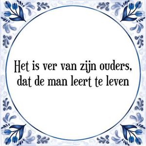 Tegeltje met Spreuk (Tegeltjeswijsheid): Het is ver van zijn ouders, dat de man leert te leven + Kado verpakking & Plakhanger