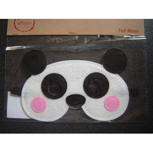 Vilten masker van Global Affairs, panda