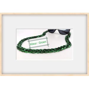 Last trend in fashion accessoires brillenkoord word vervangen door modieus Groen gemêleerd kleur grote schakels ketting.