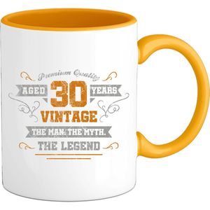 30 Jaar vintage legend - Verjaardag cadeau - Kado tip - Mok - Geel