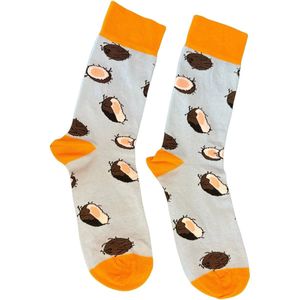 Lichtblauw-oranje sokken met kokosnootprint – Grappige sokken voor Dames & Heren – Maat 37-42