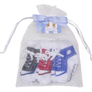 Boy Sneakers: 3 paar baby sokjes die op sneakers lijken voor baby 0-12 maanden. Witte vetertjes-Antislip zooltjes-Kraamcadeau-Baby Shower- Cadeau zakje