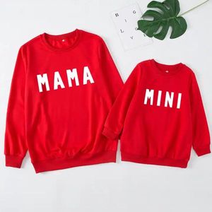 Baby Berliée - Hoodie Dames - Mom and Me Sweater - Mom and Baby Twinning - Twinning Sweater - Mom and Daughter - Mom and Son - Mommy - Maat S - Rood