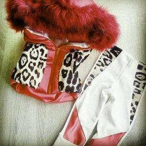 Maat 134 2 delig pak set bodywarmer met jogging broek zomerjas joggingbroek imitatiebont