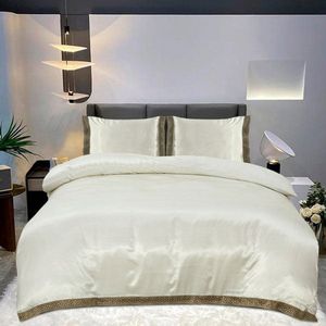 Beauty Silk Dekbedovertrek Satijn Lace Off White 200x200/220 cm + 2 kussenslopen