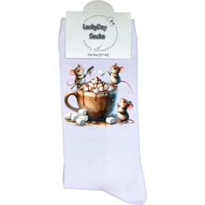 Muis - Opkikker - Grappige sokken - Valentijn cadeau - Verjaardag cadeau - Sint cadeau - Leuke sokken - Vrolijke sokken - Cadeautje - Grappig cadeau - Warme choco - Kerstcadeau - Vaderdag - Moederdag - Socks maken Happy - Marshmallow - Winter - 37-44