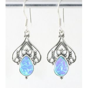 Opengewerkte zilveren oorbellen met blauwe opaal