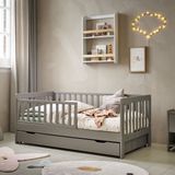 Peuterbed 140x70 cm - Grijs Kinderbed - Creëer een Veilige & Stijlvolle Slaapomgeving - Voor Kleintjes die Hun Ledikant Ontgroeid Zijn - Plume Collectie