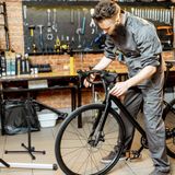 Relaxdays Fietsstandaard achterwiel - 30 kg - fietsenhouder - onderhoud - tot 27,5"" -zwart