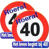 2x stuks hulde stopbord decoratie 40 jaar - 50 x 50 cm - Feestartikelen/versiering verjaardag leeftijden - Verkeersbord