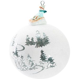 BRUBAKER Premium Kerstbal - Kerstboom Sneeuwlandschap Met Slee Porselein Beeldje - Turkoois Glinsterende Glitter Bal Wit - 3,9 Inch (10 Cm) Handgemaakte Glazen Kerstbal