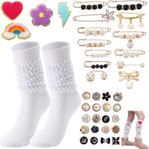 Broches voor dames - Dames broche set met sokken en accessoires - 37 stuks inclusief kristallen en parelbroches - 4 stijlen strijkpatches - 1 paar witte sokken - 9-11 inch