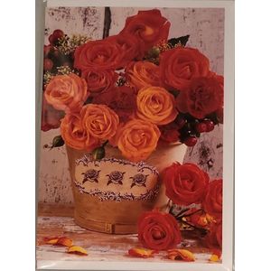 Een bijzondere wenskaart met een vaas vol met rode rozen. Een prachtige blanco kaart om bij een cadeau te voegen of om zo te geven. Een dubbele wenskaart inclusief envelop en in folie verpakt.