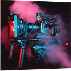 Vlag - Professionele Fotocamra in de Rode Rook - 80x80 cm Foto op Polyester Vlag