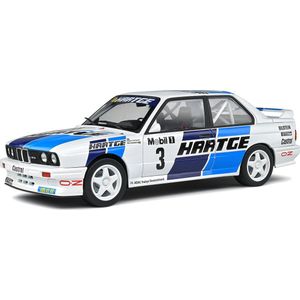 De 1:18 Diecast Modelauto van de BMW 3-Serie #3 van de Duitse Rally van 1990. De fabrikant van het schaalmodel is Solido. Dit model is alleen online verkrijgbaar.