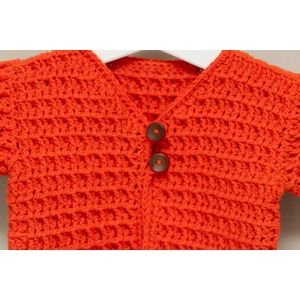 Vest-baby-oranje-maat 50/56-handgemaakt-( Sweet baby Bedstraw )
