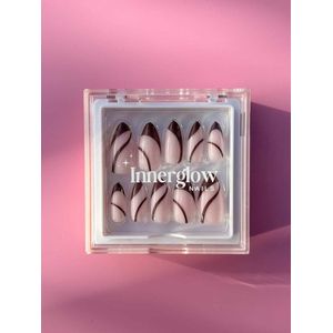 Innerglow Nails - Style ‘Angel Energy’ - Lange Lengte Amandelvormig Chocolade Bruin Swirl Design - Hoge Kwaliteit - 24-28 stuks Plaknagels - All-in-one Nail Kit met Nagellijm - Nepnagels - Kunstnagels - Zelfklevende Nagels