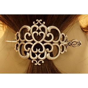 haarspeld hartjes in sierwerk - nikkelen haarspeld liefde - haarspeld voor geliefde - moederdag cadeau - leuke haarspeld - oma dag cadeau - geliefde haarclip - hartjes haarclip - dames haarspeld - meisjes haarspeld - mooie sier haarspelden