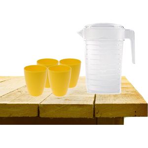 Set van 1x waterkan met deksel 1L met 4x drinkbekers kunststof geel