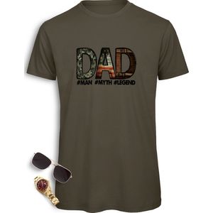 Vader t-shirt - Heren tshirt met print - Dad Man Myth Legend - Mannen t shirt met DAD opdruk - Vaderdag Cadeau - Maten: S M L XL XXL XXXL  - t shirt kleur: Khaki.
