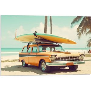 PVC Schuimplaat- Geel met Blauwe Surfplank op Gele Auto bij het Strand - 75x50 cm Foto op PVC Schuimplaat