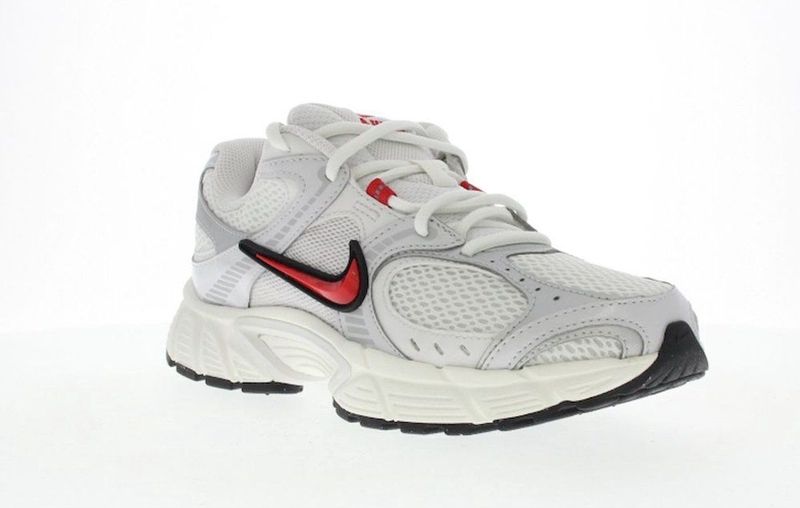 NIKE - v5 rnr - Lage Sneakers - Bruin