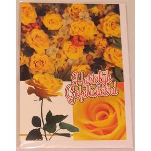 Gefeliciteerd met je verjaardag! Een mooie wenskaart met gele rozen in een felle kleur. Een leuke kaart om zo te geven of om bij een cadeau te voegen. Een dubbele wenskaart inclusief envelop en in folie verpakt.