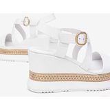 Nerogiardini - Sandalen - Wit - Leer - Sleehak Met Gesp Sluiting