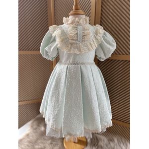 vintage feestjurk met haardiadeem-galajurk-luxe jurk-meisjes-bruiloft-fotoshoot-verjaardag-steentjes-parels-bloemenmotiefjes-kanten-borduursel- licht blauwgroen-licht turkoois kleur-katoen-7 jaar