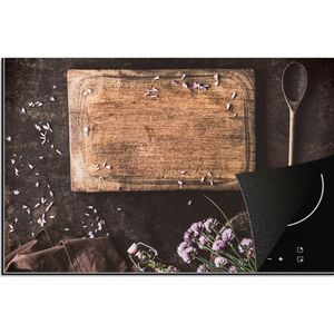 KitchenYeah® Inductie beschermer 81.6x52.7 cm - Snijplank - Kruiden - Lepel - Keuken - Rustiek - Vijzel - Bieslook - Kookplaataccessoires - Afdekplaat voor kookplaat - Inductiebeschermer - Inductiemat - Inductieplaat mat