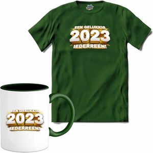 Een gelukkig 2023 iedereen - fout oud en nieuw shirt  / nieuwjaarsfeest kleding - T-Shirt met mok - Unisex - Bottle Groen - Maat XL
