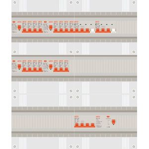 3 fase groepenkast met 15 licht groepen en 2 krachtgroepen