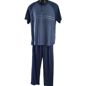 Uniseks Pyjama set Dames & Heren - 2 Delig - Kleur Donkerblauw/Lichtblauw - Horizontale streep met tekst - Maat M - Korte Mouwen - Lange Broek - Knopen - Cadeau - Kerst