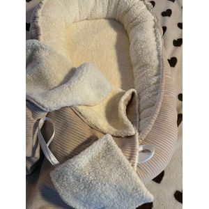 Babynestje + Wiegdeken + Speendoekje Set – Zandkleur Rib & Crème Teddy – Handgemaakt – Comfortabel en Zacht voor Baby (0-6 mnd)