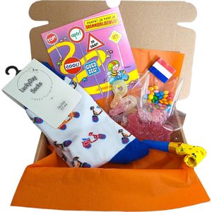 Cadeau box – Brommer certificaat gehaald - Scooter certificaat - Geslaagd - Rijbewijs gehaald Verrassings Pakket - Gefeliciteerd - Gift box - Grappig - Cadeau voor vrouw man – Kado – Sokken - Geschenkdoos –LuckyDay Socks - Maat 37-44