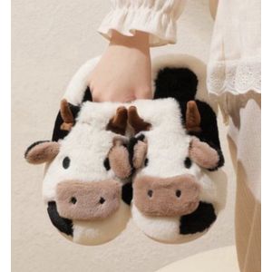 Unisex Cartoon Koe Pluche Slippers - Warme Antislip Binnen Schoenen voor Mannen en Vrouwen - Maat 42-43 - Comfortabele Katoenen Pantoffels en Sloffen voor Thuis