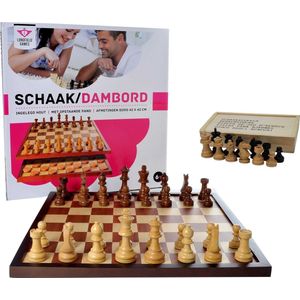 Schaakbord met schaakstukken