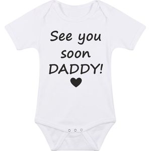 Baby rompertje met leuke tekst | See you soon daddy! |zwangerschap aankondiging | cadeau papa mama opa oma oom tante | kraamcadeau | maat 80 wit