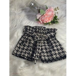 zomer short meisjes - zwart wit kleur - Comfortabel én superleuk. Deze regular fit short heeft een elastische tailleband met een vrolijke strikceintuur.…