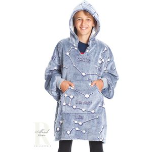 Hoodie Deken - Glow in the Dark - Kinderen - Speelgoed - Plaid - Wintersport - Ski vakantie - Plaid met mouwen - Fleece deken met mouwen - Sterren en planeten - Astrologie - Cadeau - One size - Warme hoodie deken - Cadeau - 4 tot 12 jaar