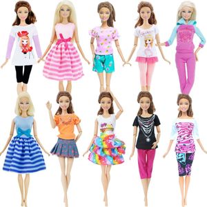 Poppenkleertjes - Geschikt voor Barbie - Set van 10 outfits - 18x kleding voor modepoppen - Jurk, broek, rok, shirt, trui - Cadeauverpakking