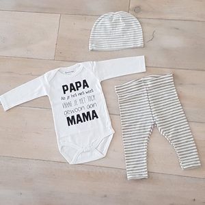 Baby 3delig kledingset pasgeboren unisex | maat 74-80 | grijs wit gestreept broekje en mutsje en witte romper lange mouw met tekst zwart Papa als je het niet weet vraag je het toch gewoon aan mama | Bodysuit | Huispakje | Kraamkado | Gift Set