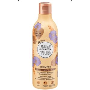 Langhaarmädchen shampoo beautiful curls
