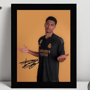 Jude Bellingham Ingelijste Handtekening – 15 x 10cm In Klassiek Zwart Frame – Gedrukte handtekening – Borussia Dortmund - Real Madrid - Football Legend - Voetbal - Away Kit