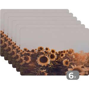 Placemat - Placemats kunststof - 45x30 cm - Zonnebloemen - Veld - Zonsondergang - Bloemen - Geel - 6 stuks - Borden onderleggers antislip - Tafel decoratie - Luxe tafelversiering - Tafelmat vinyl - Bord onderlegger - Tafeldecoratie accessoires