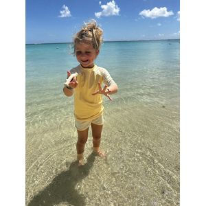 Ducksday - UV-Zwemshirt voor kinderen - UV-werend UPF50+ - Rashguard met Korte mouwen - unisex - Lemonade - Geel - maat 2 jaar
